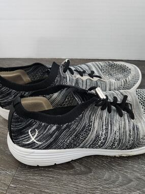 Bloch Black and Gray Knit Athletic Slip-On Sneakers Womens 8